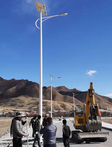 甘南碌曲10米拉萨太阳能路灯项目