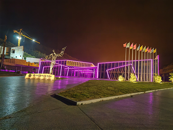 城市亮化是现代城市建设的重要组成部分，它不仅可以美化城市的夜景，还能提升城市的整体形象。随着科技的不断进步，城市亮化也得到了更多的关注和创新。本文将介绍一些关于城市亮化的创意和技术，帮助读者了解拉萨城市亮化的重要性以及如何进行拉萨城市亮化的规划和实施。